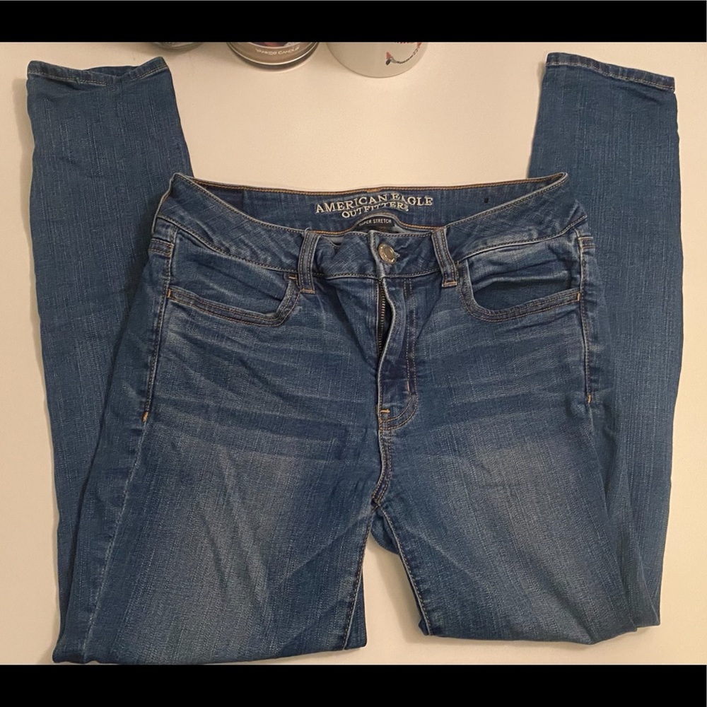 High waisted AMERICAN EAGLE jeggings.